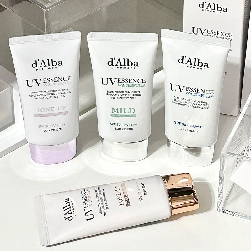 Luxury Skincare Brands - Солнцезащитный крем D'Alba UV Essence Waterfull